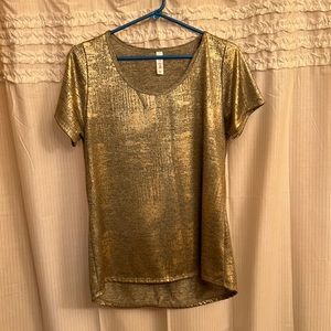 LulaRoe Metallic Classic T